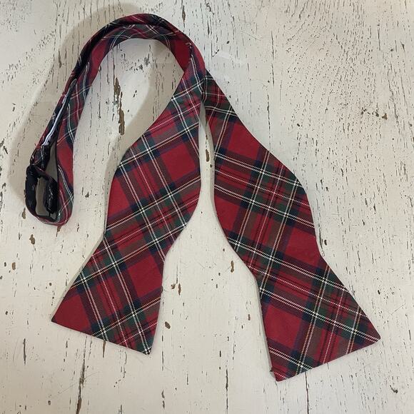 Izod Silk Bow Tie Red Green Tartan Plaid Christmas Self Tie Adjustable Mens - Picture 1 of 5